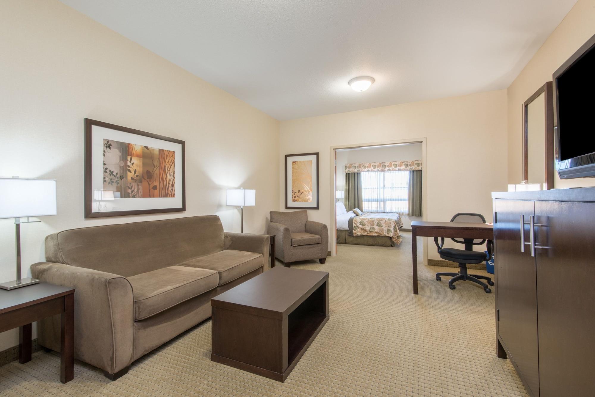 Ramada By Wyndham Lac La Biche Luaran gambar