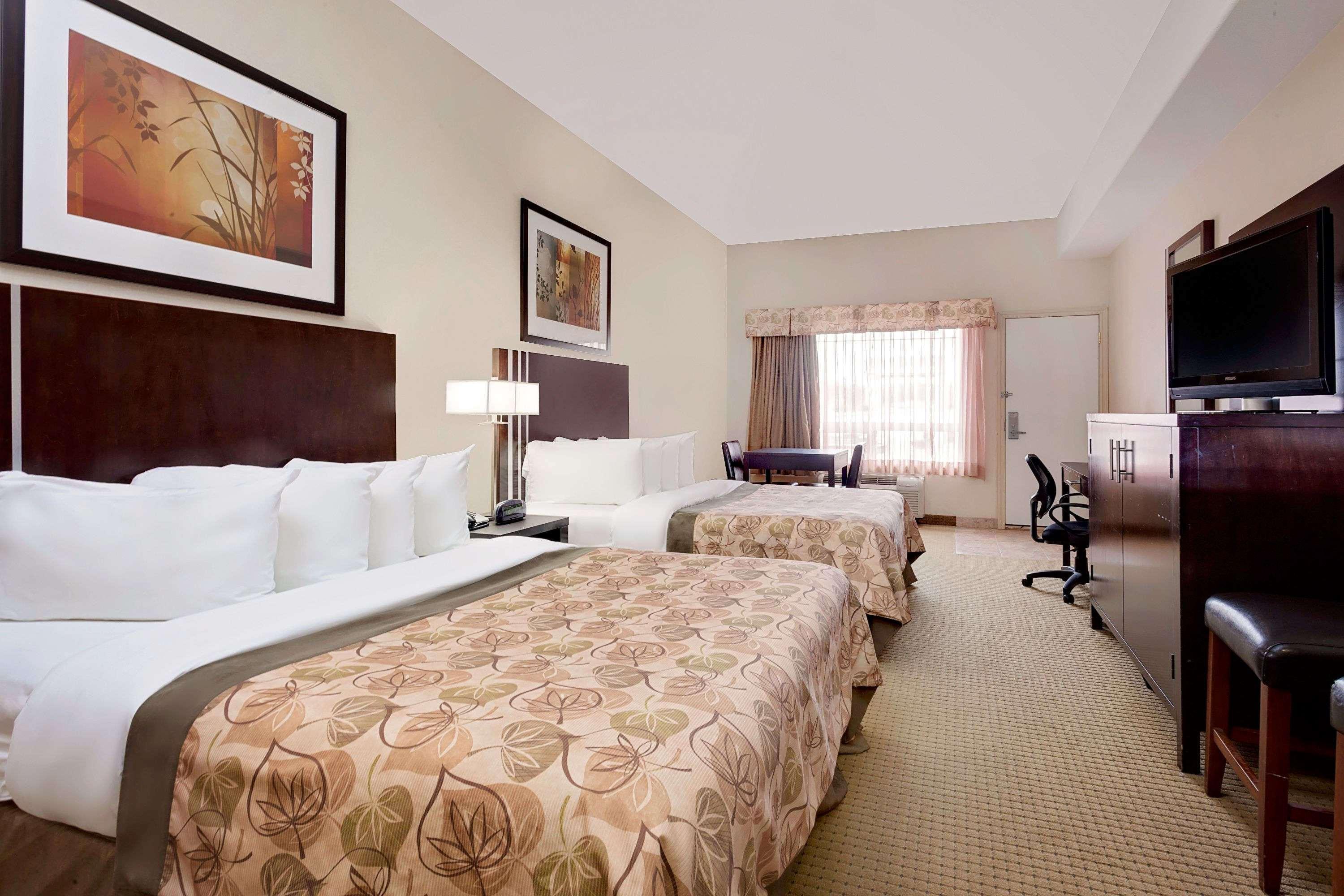 Ramada By Wyndham Lac La Biche Luaran gambar