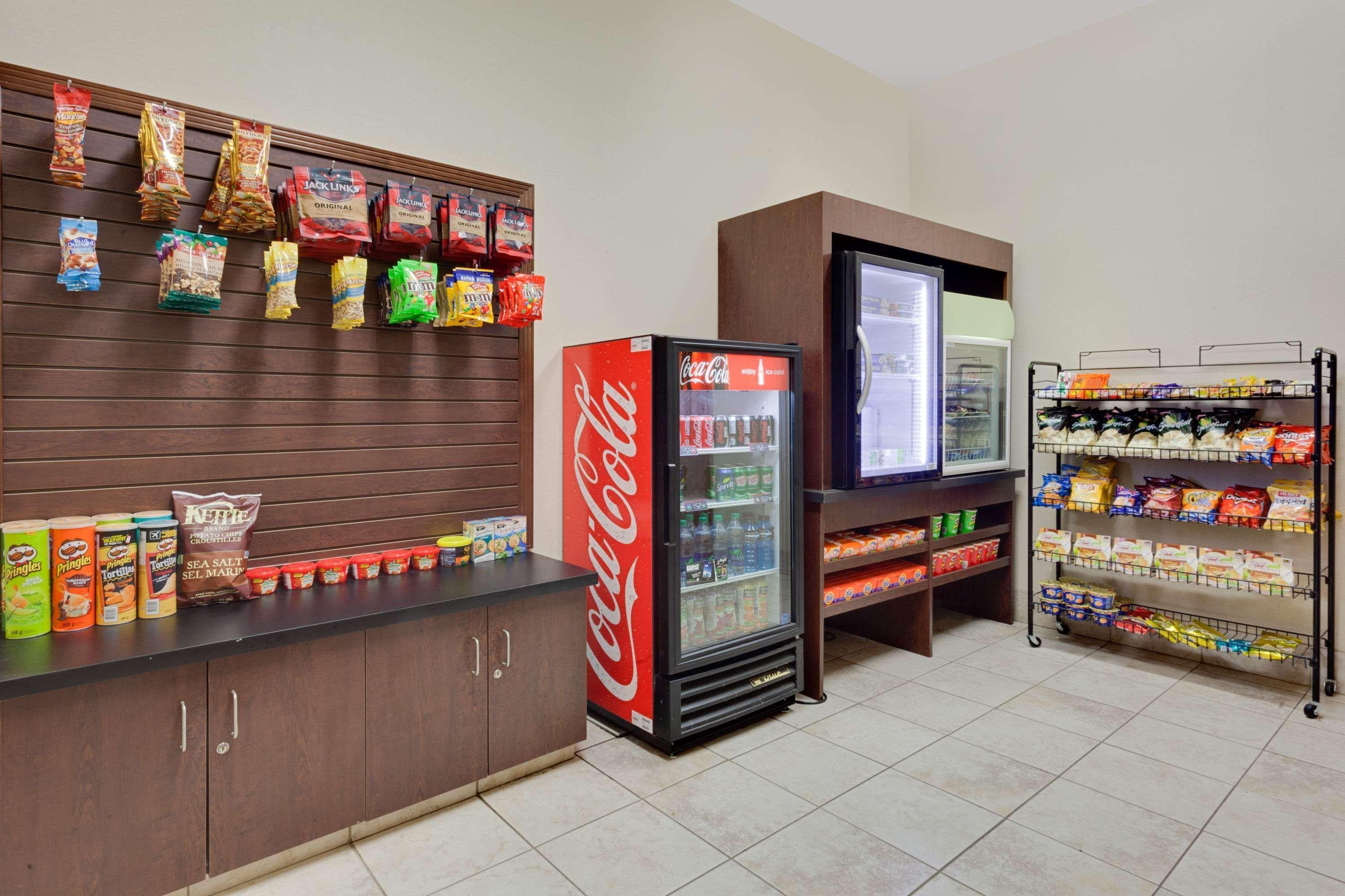 Ramada By Wyndham Lac La Biche Luaran gambar