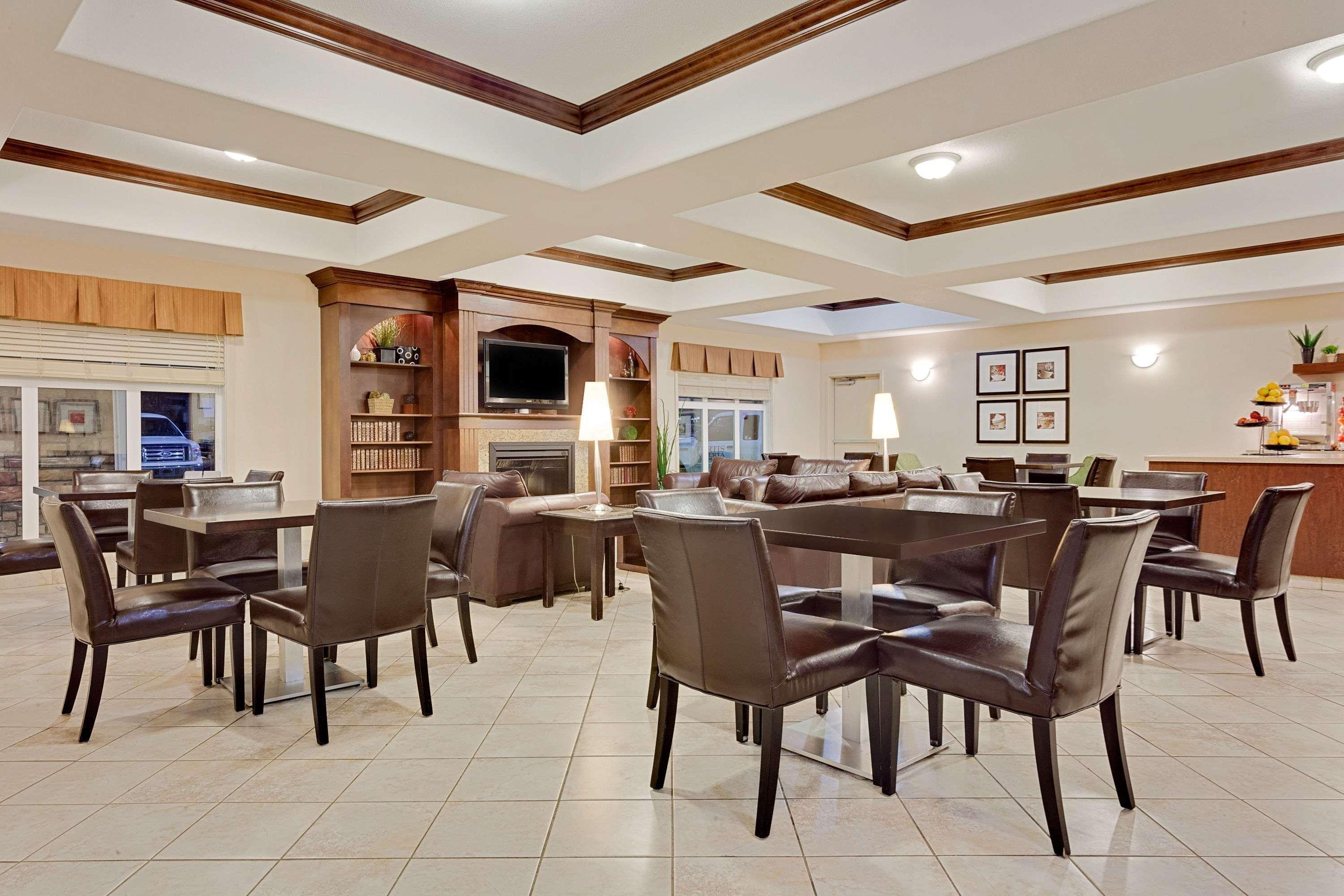 Ramada By Wyndham Lac La Biche Luaran gambar