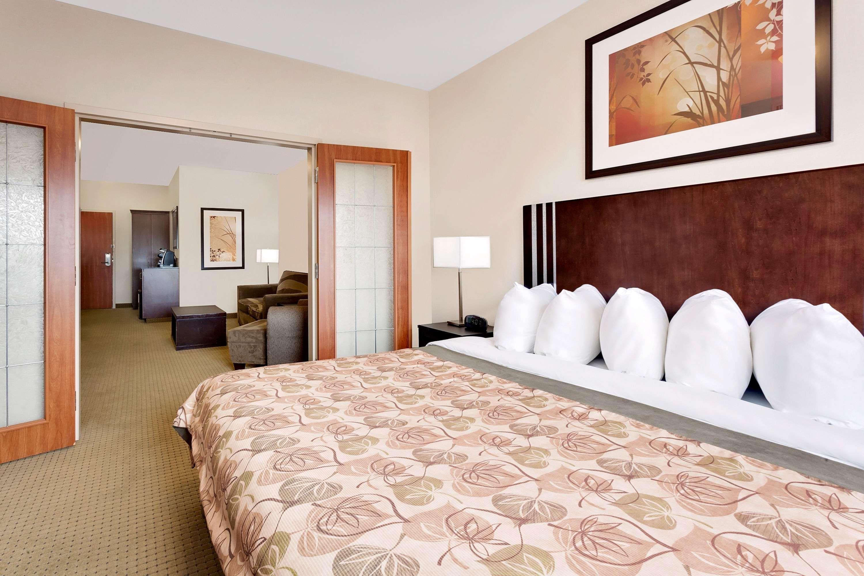 Ramada By Wyndham Lac La Biche Luaran gambar