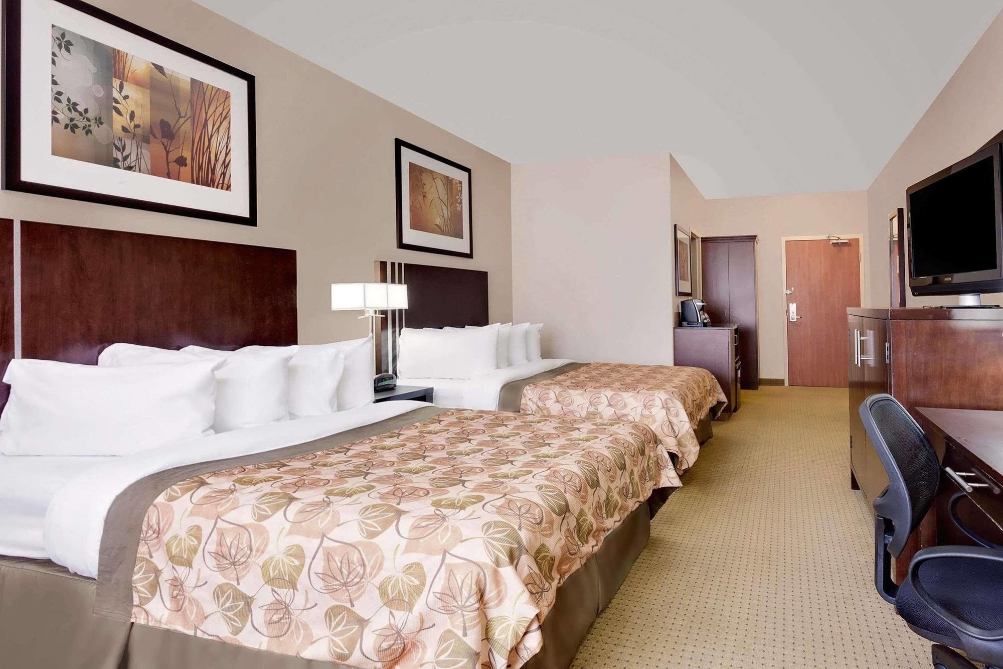 Ramada By Wyndham Lac La Biche Luaran gambar