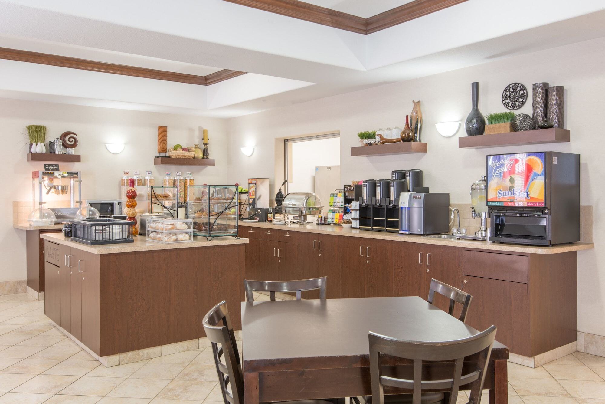 Ramada By Wyndham Lac La Biche Luaran gambar
