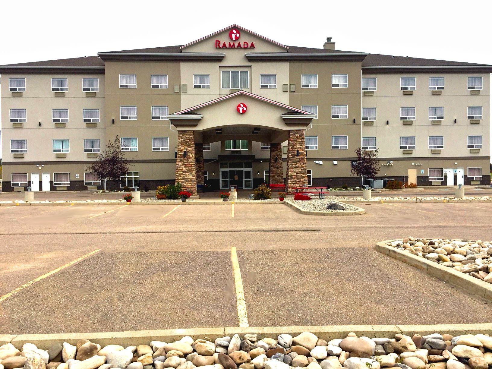 Ramada By Wyndham Lac La Biche Luaran gambar